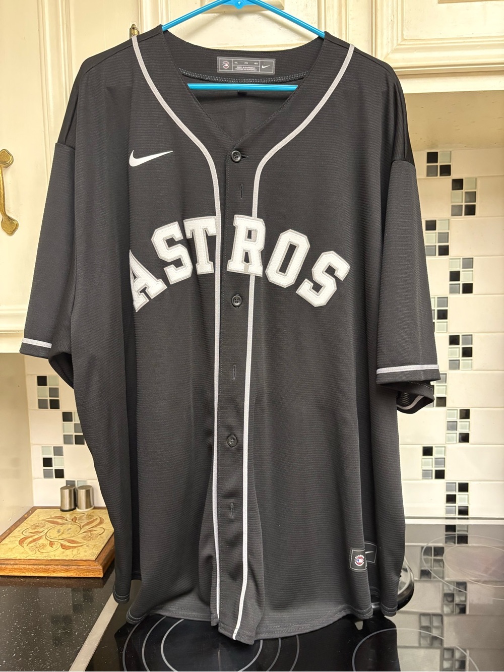 Astros Official Jose Altuve Men’s Button Up Jersey. Size 4XL. Black.